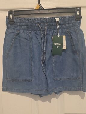 HALARA Light Blue Denim-Style Elastic Waist Shorts